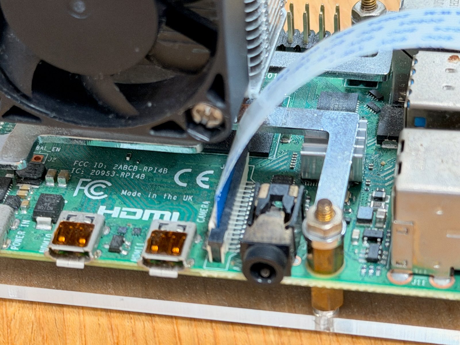 Raspberry Pi 4のCSIポート